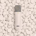 ⁦RØDE NT1 Signature White مايكروفون استوديو كلاسيكي بتقنية حديثة⁩ - الصورة ⁦2⁩